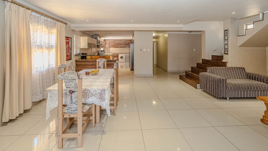 6 Bedroom Property for Sale in Vredekloof Heights Western Cape